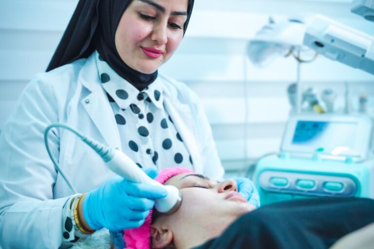 Apparative Kosmetik im Vergleich: HydraFacial, IPL oder Radiofrequenz, was passt zu welchem Ziel?